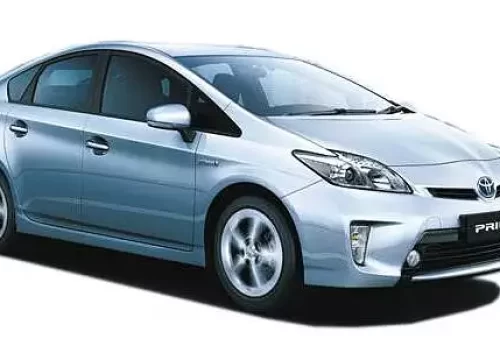 Toyota-Prius-Right-Front-Three-Quarter-49962_ol